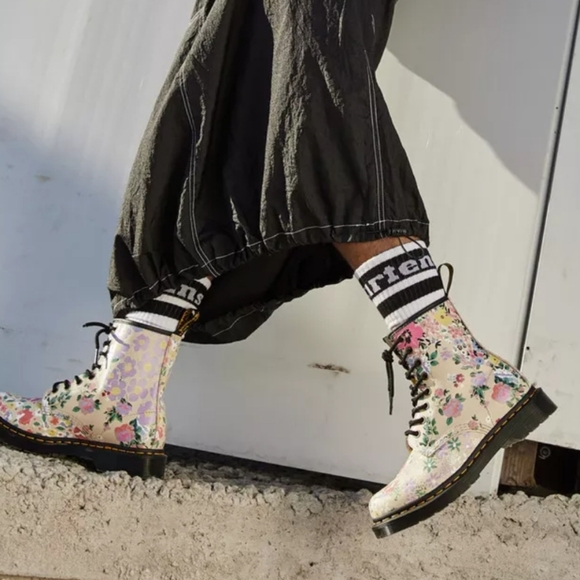 Dr. Martens 1460 FLORAL MASH UP LEATHER LACE UP BOOTS Size 6 NEW